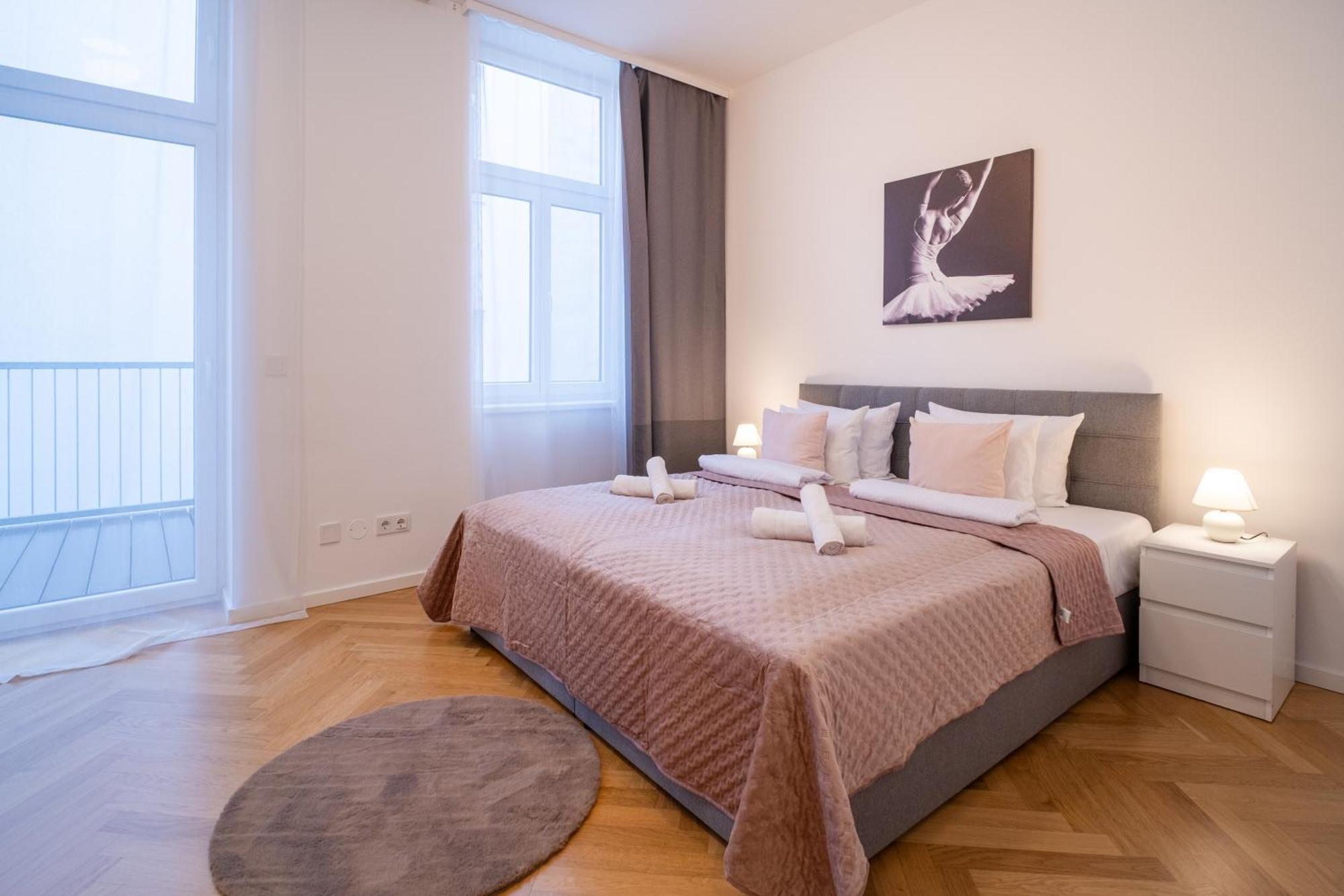 Home Sweet Home - Vienna Central 외부 사진